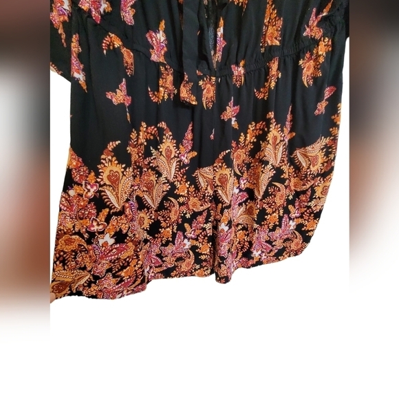 City Chic XL Floral Shorts Romper with Front Keyhole and Tie String - Picture 5 of 9